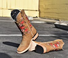 Load image into Gallery viewer, 0001 Est Estela tan in roses 🔥 women boots square toe