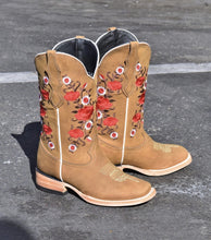 Load image into Gallery viewer, 0001 Est Estela tan in roses 🔥 women boots square toe