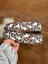 Load image into Gallery viewer, Cinto von detalles a laser