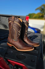 Cargar imagen en el visor de la galería, 0002 Man rodeo boots Estilo Luis color cafe