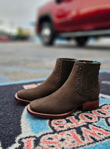 005 Botin Karlita Bordado 😍 piel nobuck color Tabaco