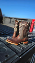 Cargar imagen en el visor de la galería, 0002 Man rodeo boots Estilo Luis color cafe