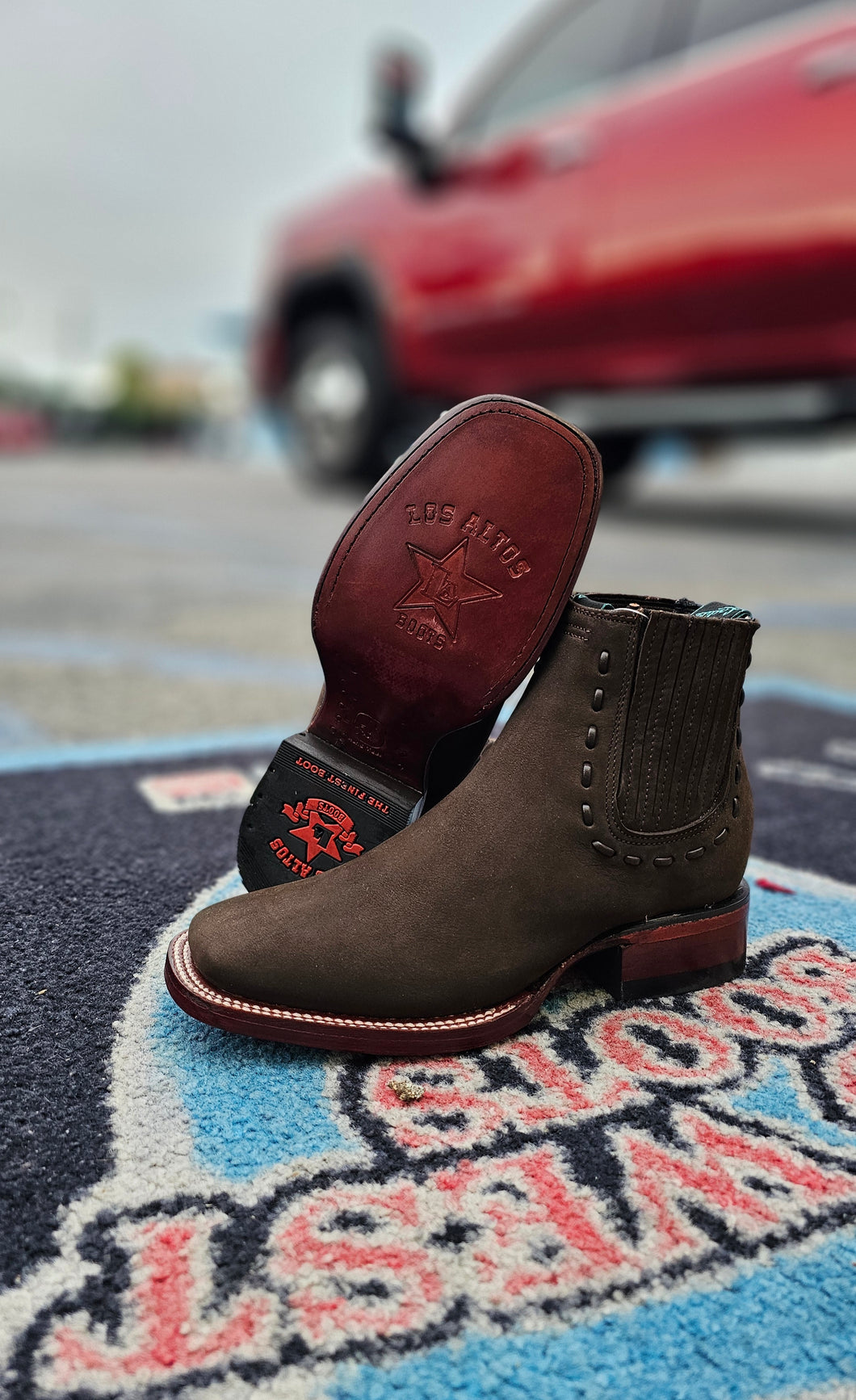 005 Botin Karlita Bordado 😍 piel nobuck color Tabaco