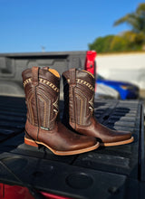 Cargar imagen en el visor de la galería, 0002 Man rodeo boots Estilo Luis color cafe