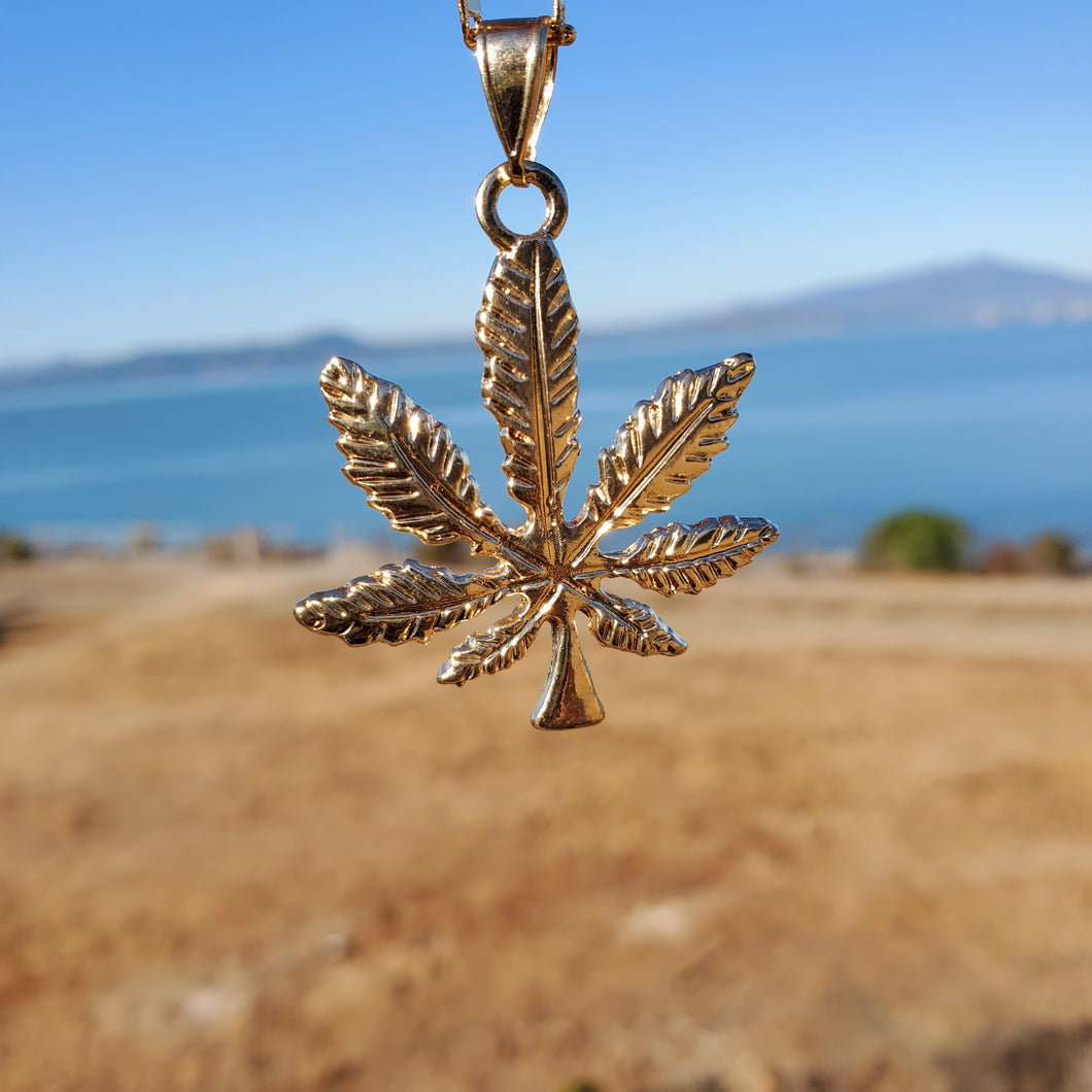18k plated gold chain and pendant mariguana