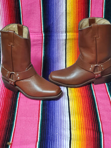 Bota de hombre con herraje