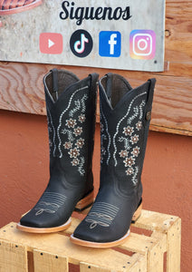 00045 Est Andrea woman black Rodeo Boots 😍  CP wide squre toe