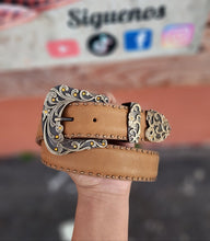 Cargar imagen en el visor de la galería, Cinto Karla crazy tang con hebilla grande bordada  🇲🇽