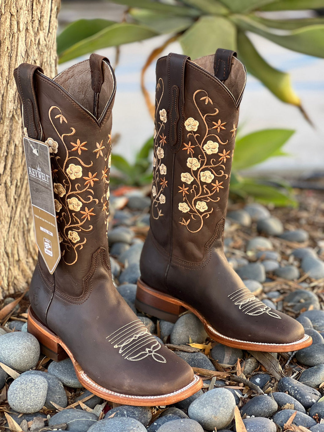 03 Est Jazmin choco square toe boots 😍 RW