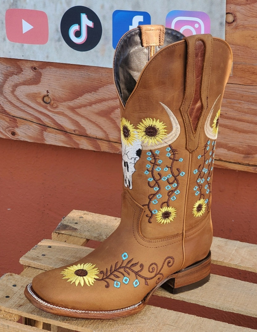 Square clearance tip boots