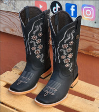 Cargar imagen en el visor de la galería, 00045 Est Andrea woman black Rodeo Boots 😍  CP wide squre toe