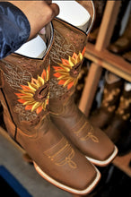 Load image into Gallery viewer, 043 Est Vere bota rodeo girasol 😍🔥