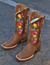 Load image into Gallery viewer, 039 Est Frida 😍 square toe woman boots 😍