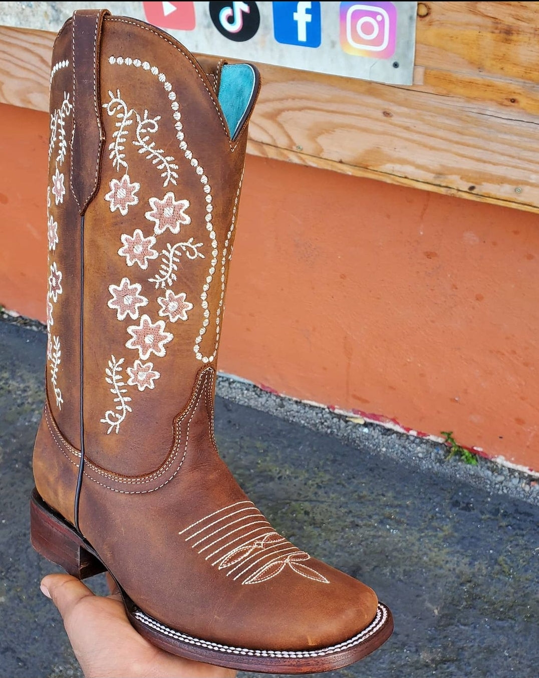 0045 Est Andrea woman Boots 😍 CP wide squre toe – Los leyva wear