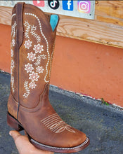 Load image into Gallery viewer, 0045 Est Andrea woman Rodeo Boots 😍  CP wide squre toe