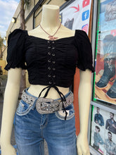 Cargar imagen en el visor de la galería, Chinita Black Top