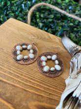 Cargar imagen en el visor de la galería, White-copper earrings