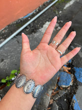 Load image into Gallery viewer, Silvertone bracelet