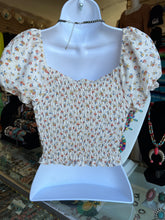 Load image into Gallery viewer, short sleeve floral top size large only