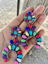 Cargar imagen en el visor de la galería, Camila Earrings 🌻💙