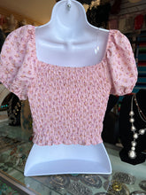 Load image into Gallery viewer, short sleeve sweetheart neck smocking with shirring detail print women top