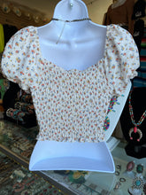 Load image into Gallery viewer, short sleeve floral top size large only