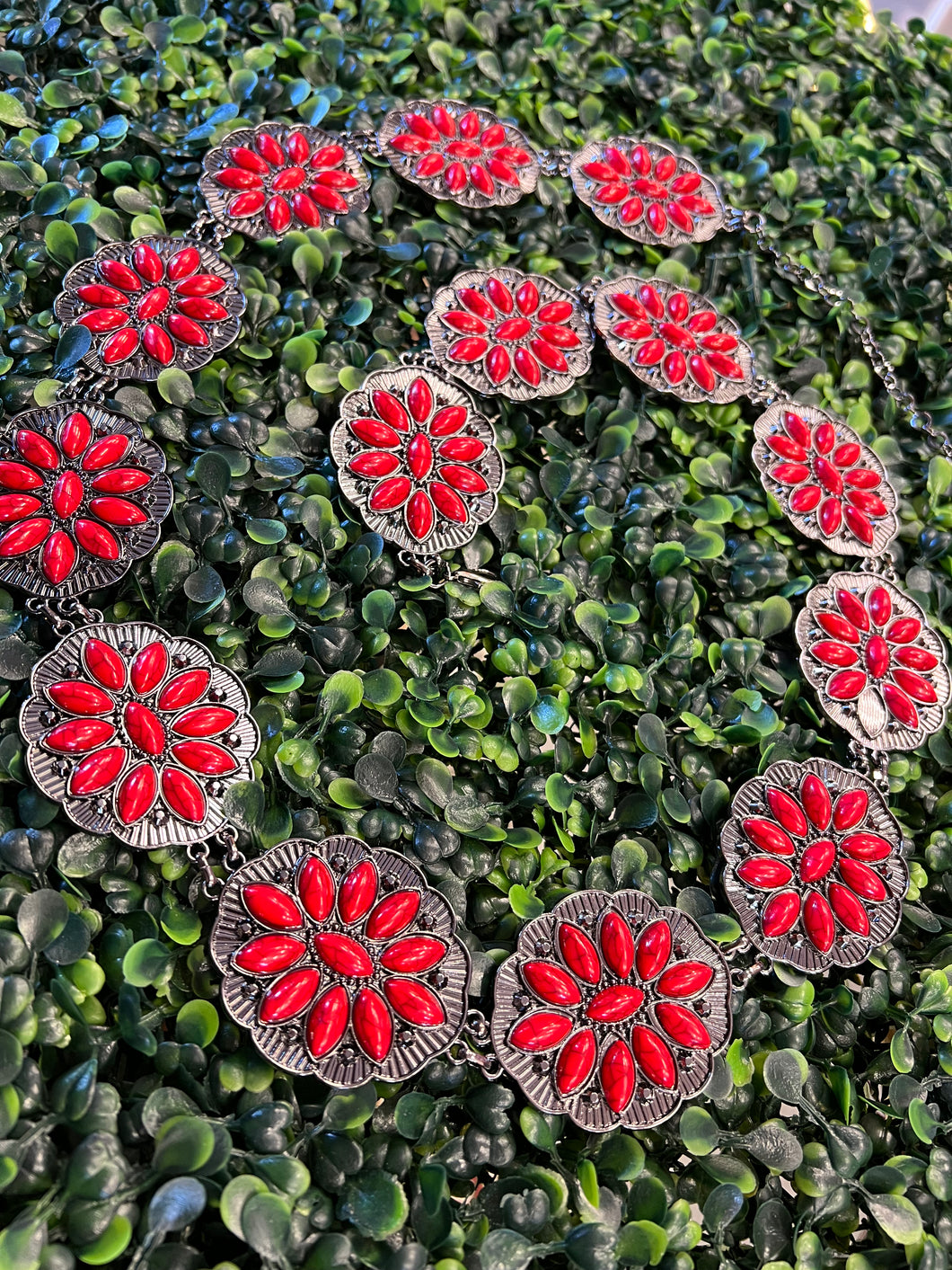 Red flower chain belt