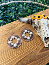 Cargar imagen en el visor de la galería, White-copper earrings