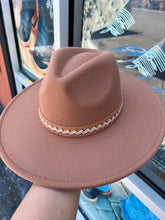Cargar imagen en el visor de la galería, Camel 🐪Women Hat