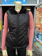 Cargar imagen en el visor de la galería, Reversible Vest (black and burgundy colors available)