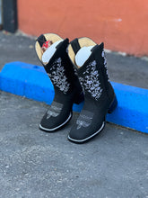 Cargar imagen en el visor de la galería, 034 Estilo Jazmin wide square toe woman boots 😍