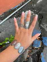 Load image into Gallery viewer, Silvertone bracelet