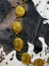 Load image into Gallery viewer, Gold Flower Chain Belt