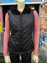 Cargar imagen en el visor de la galería, Reversible Vest (black and burgundy colors available)