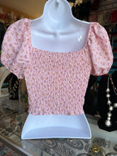 Load image into Gallery viewer, short sleeve sweetheart neck smocking with shirring detail print women top