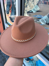 Cargar imagen en el visor de la galería, Camel 🐪Women Hat
