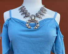 Cargar imagen en el visor de la galería, “Blanquita” Necklace and Earrings Set