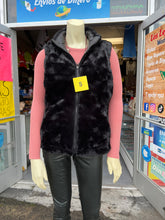 Cargar imagen en el visor de la galería, Reversible Vest (black and burgundy colors available)